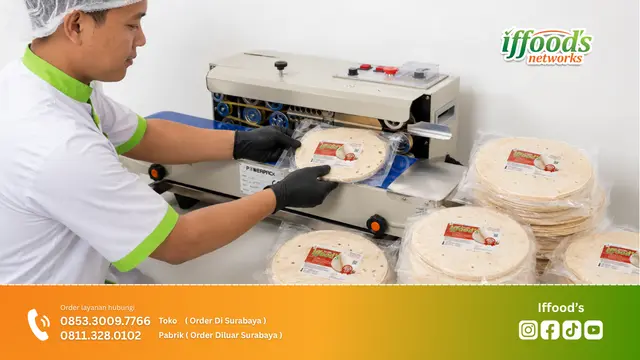 Pengemasan akhir hasil proses produksi tortilla kebab sebelum didistribusikan ke pasar